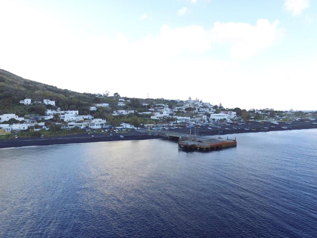 Con I Piedi Nell'Acqua Apartment Stromboli Luaran gambar